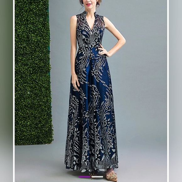 Coeur de vague navy Floral sheer-yoke collar gown - Picture 10 of 11